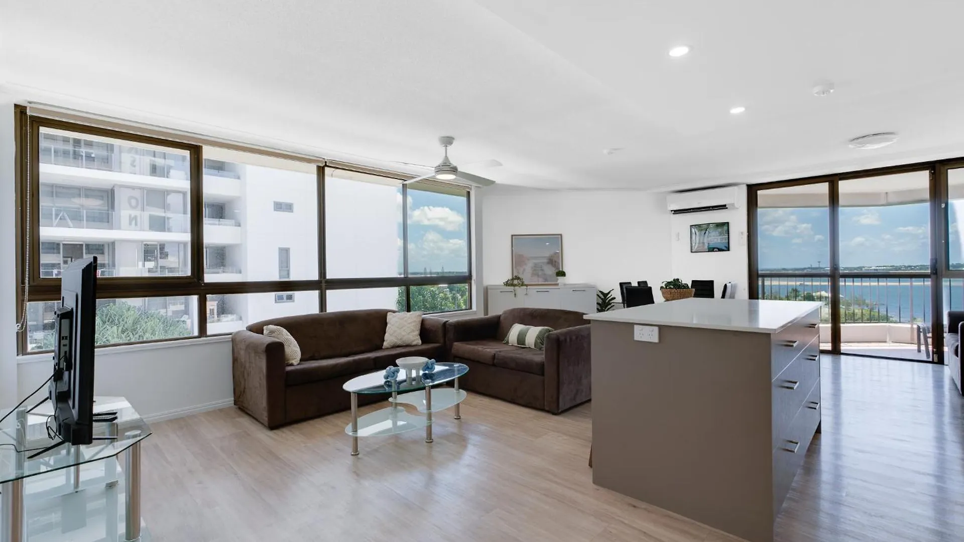 Paradise! 2Br In The Heart Of Gc With Ocean Views ile iletişim