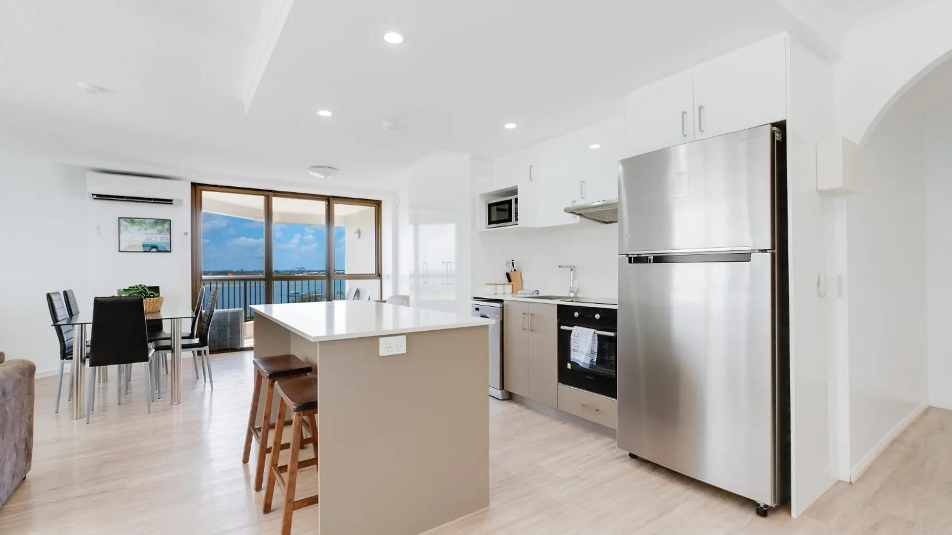 Daire Paradise! 2Br In The Heart Of Gc With Ocean Views Gold Coast Avustralya